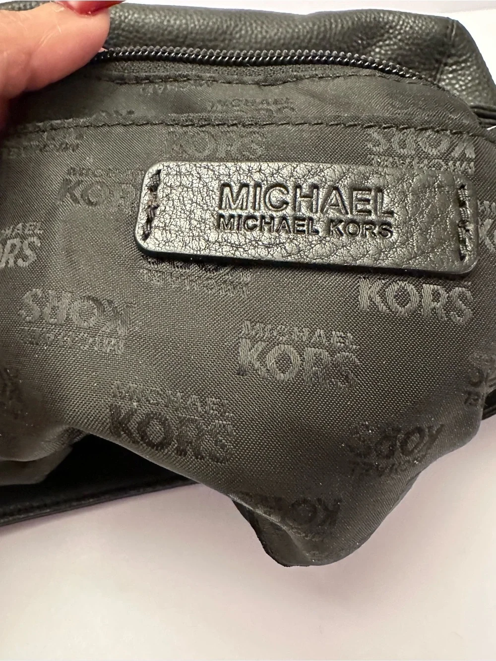 MICHAEL KORS PEBBLED LEATHER • CROSSBODY CLASSIC W/ADJUSTABLE STRAPS PRELOVED